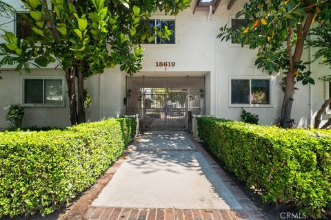 Photo of 18619 Collins ST #F30, Tarzana, CA 91356 (MLS # SR26117290)