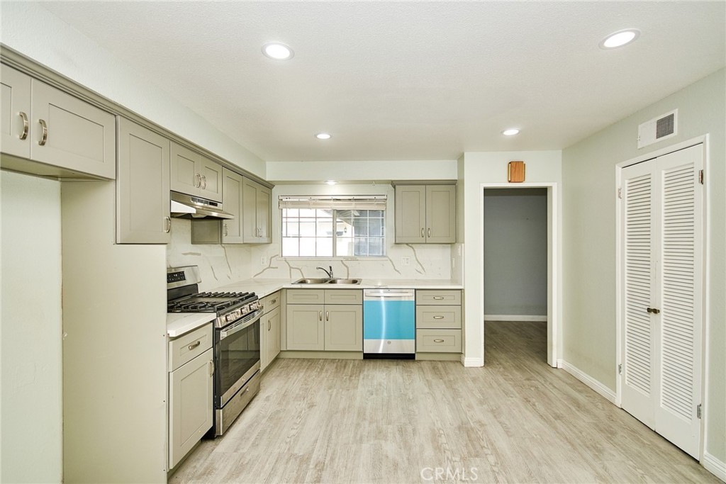 530 W Parkwood Avenue