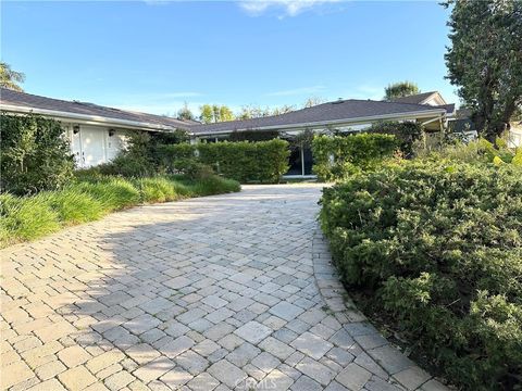 Photo of 27424 Rainbow Ridge Rd, Palos Verdes Peninsula, CA 90274 (MLS # SR26101745)