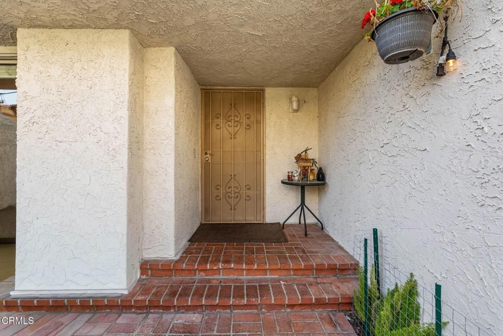 Photo of 18360 Collins Street #L, Tarzana, CA 91356 (MLS # V1-33117)