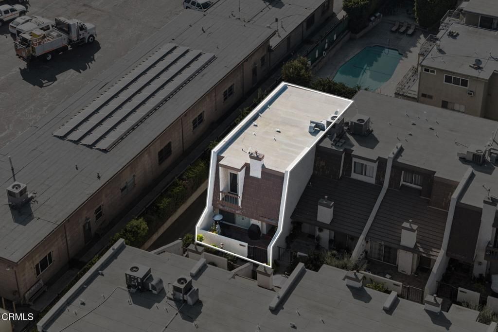 Photo of 18360 Collins Street #L, Tarzana, CA 91356 (MLS # V1-33117)