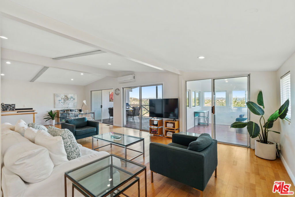 23777 Mulholland Highway 62