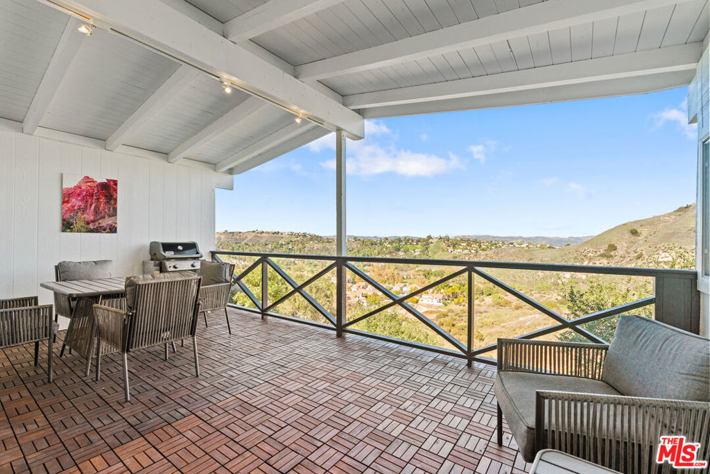 23777 Mulholland Highway 62