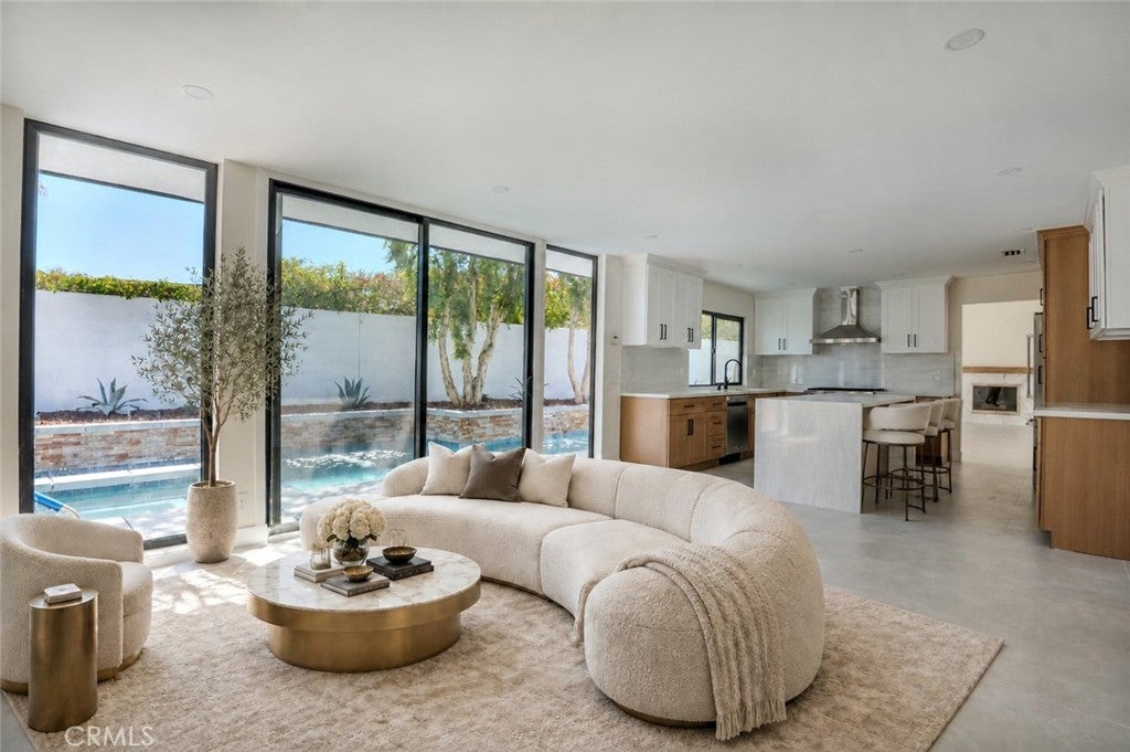 3495 E Loma Vista Circle