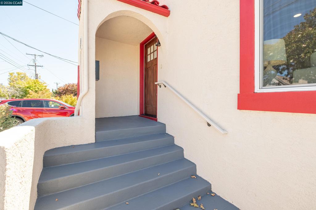 943 36Th St ST, Richmond CA 94805