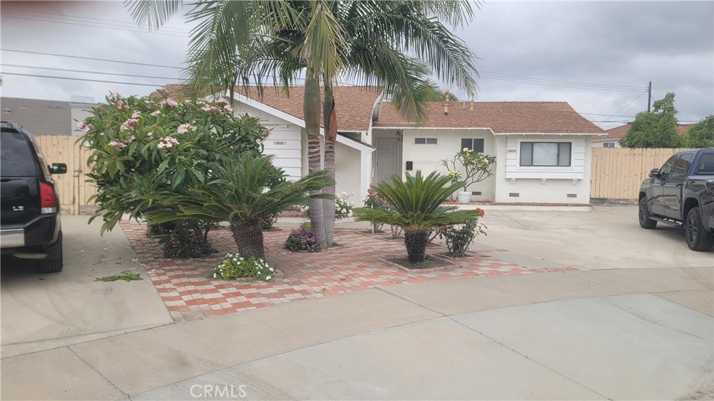 This home is beautiful. The owner has done a really nice job making this a really beautiful place for living. New Paint, Kitchen, flooring, Bathrooms. Large Backyard. Gardner is included, Centrally located in Orange County with easy access to freeways.