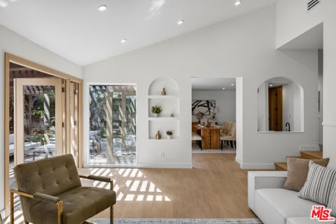 Photo of 4140 Picasso Avenue, Woodland Hills, CA 91364 (MLS # 26104385)