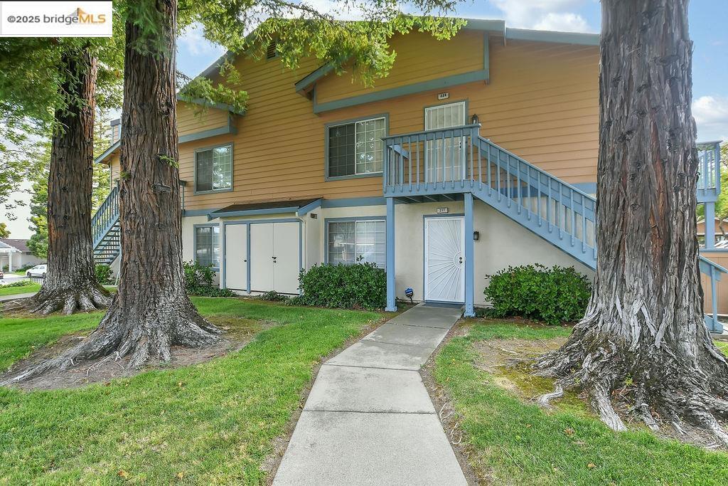 Welcome to the coveted community of Glenwood! Nestled under large redwood trees in a park-like setting, this end unit, ground floor condo features 2 bedrooms, 2 bathrooms, and several tasteful updates throughout. Fresh interior paint, custom Hunter Douglas window treatments, California Closets, and new fixtures and appliances are just a few of the features you can look forward to. Bathed in abundant natural light, the home also has an enclosed sideyard patio facing the grassy common area. Close proximity to freeway access, schools, shopping and dining, and the gorgeous Refugio Valley Park. Come see what 217 Glenwood has to offer!