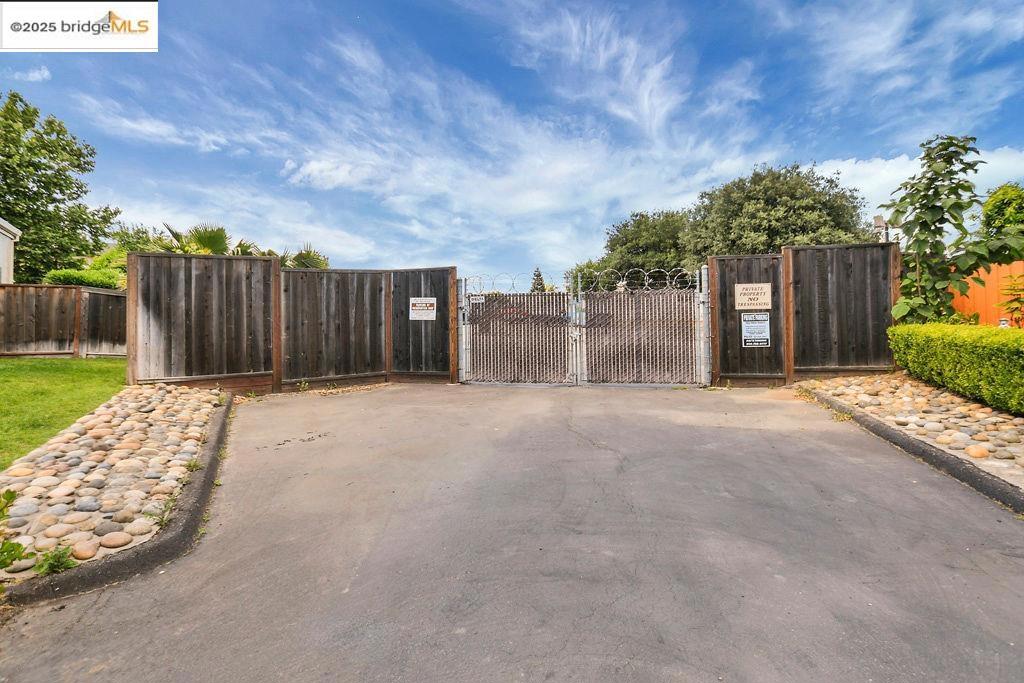 QUAIL VALLEY EST - Residential