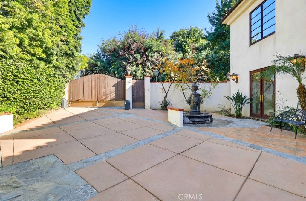 Photo of 1805 Outpost Drive, Los Angeles, CA 90068 (MLS # AR25271865)