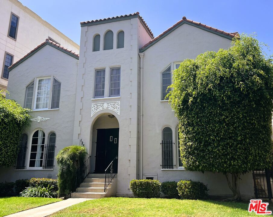LOCATION, LOCATION!!! Rare opportunity to purchase this amazing building just steps from Beverly Hills. This asset consists of 8 oversized units with rental upside potential Current ownership has done multiple upgrades as well as renovated bathrooms in 4 of the units. Come take advantage of the existing super charming units and add your personal touch to this trophy property. Located on a charming tree-lined street, the building is 7,540 square feet. Residents enjoy a Walk Score of 85 with unparalleled access to world-class dining, retail shops, and entertainment along the renowned Beverly Blvd, 3rd Street and Cedars Sinai next door. The property offers investors a unique opportunity to acquire a well-maintained asset in one of Los Angeles' most sought-after neighborhoods with both lifestyle and convenience. Don't miss your chance to own a piece of this thriving community known for culture, entertainment, and first-class amenities.