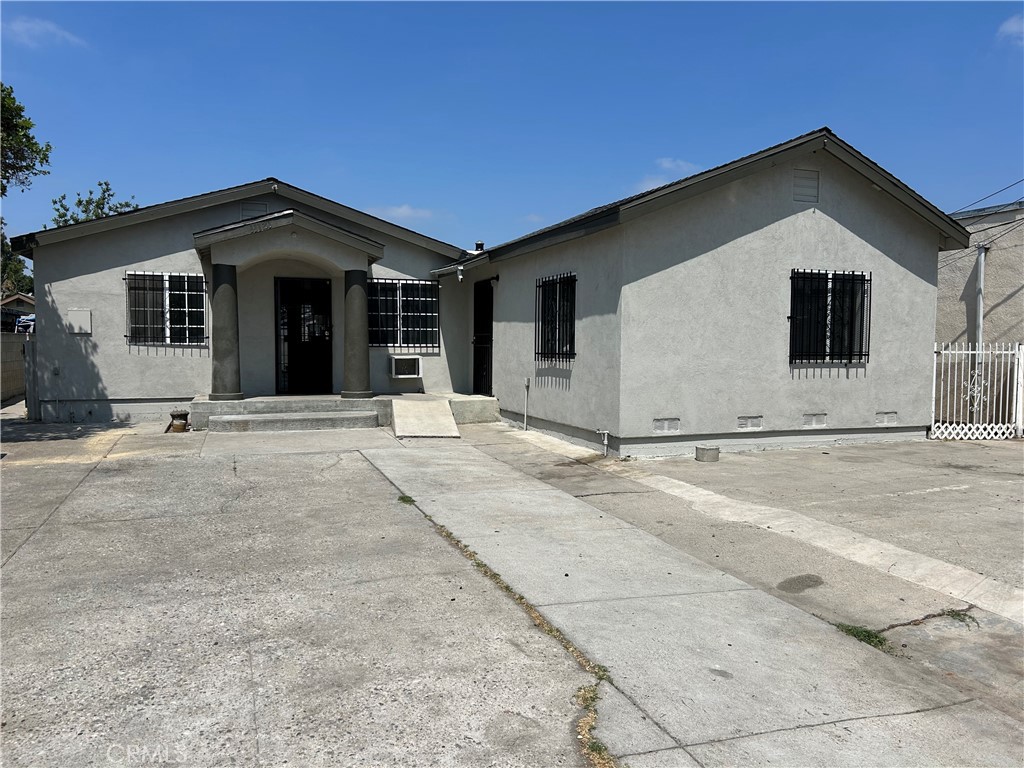 Endless Potential! Spacious & Versatile 4-Bedroom, 3-Bath Home in Prime Los Angeles Location
Don’t miss this exceptional opportunity to own a beautifully updated single-family home offering flexibility, functionality, and charm! Freshly painted throughout, this spacious 4-bedroom, 3-bath residence is uniquely configured as two separate living spaces, ideal for extended families, rental income, or guest accommodations.
Side One, 2bedrooms and 2bathrooms, featuring brand-new, tastefully selected carpet in the bedrooms, ceramic tile in the kitchen and bathrooms, ample natural light, and portable A/C units.
Side Two, 2bedrooms, 1 full bathroom, an open-concept layout filled with natural light, tile flooring throughout, granite kitchen countertops, and portable A/C units for year-round comfort.
Generous backyard with alley access
Detached 2-car garage with ADU potential (buyer to verify)
Large storage shed for added convenience
Long driveway with parking for 5–6 vehicles—plenty of off-street parking!
Brand-new 30-year roof for long-term peace of mind
Located in the heart of Los Angeles, this home offers close proximity to schools, shopping centers, public transportation, and major freeways—making daily commutes and errands a breeze.
Whether you're a homeowner looking for flexible living options or an investor seeking income-generating potential, this property has it all. Truly a must-see with endless possibilities—make this inviting house your next home or investment today!
