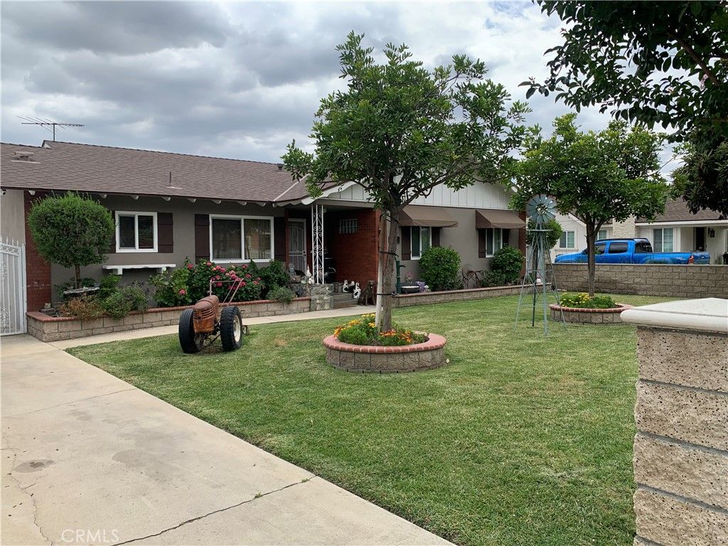 Photo of 427 W Maple ST, Ontario, CA 91762 (MLS # DW26049652)
