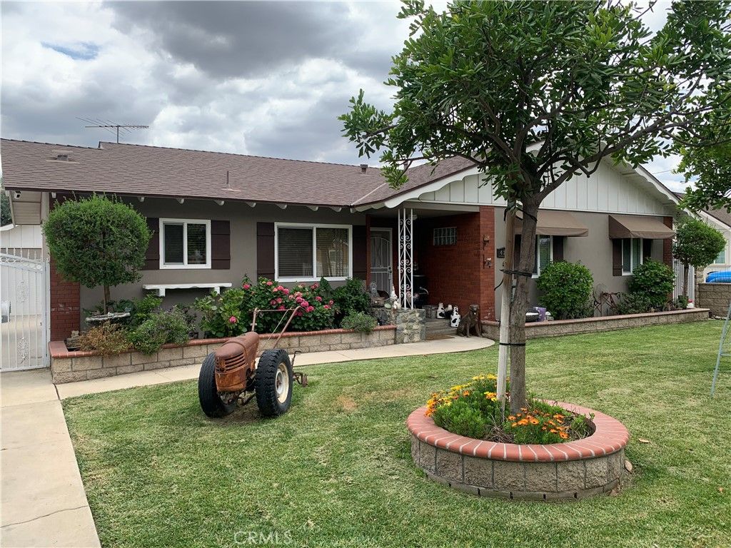 Photo of 427 W Maple ST, Ontario, CA 91762 (MLS # DW26049652)