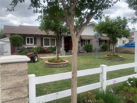 Photo of 427 W Maple ST, Ontario, CA 91762 (MLS # DW26049652)