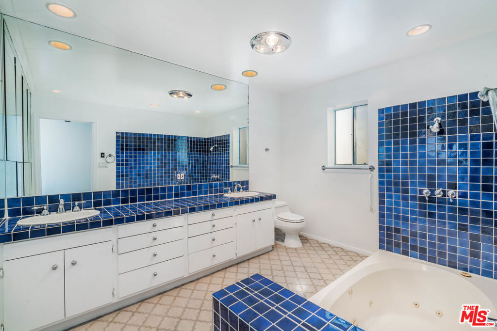 OCEAN STRAND - Residential Lease