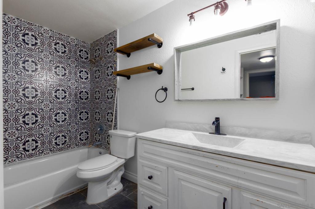 1811 E Grand Ave 175