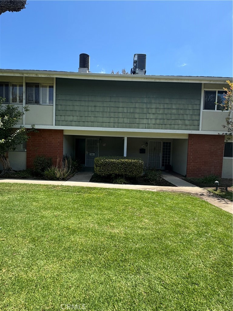 1404 N Tustin Avenue N Y3