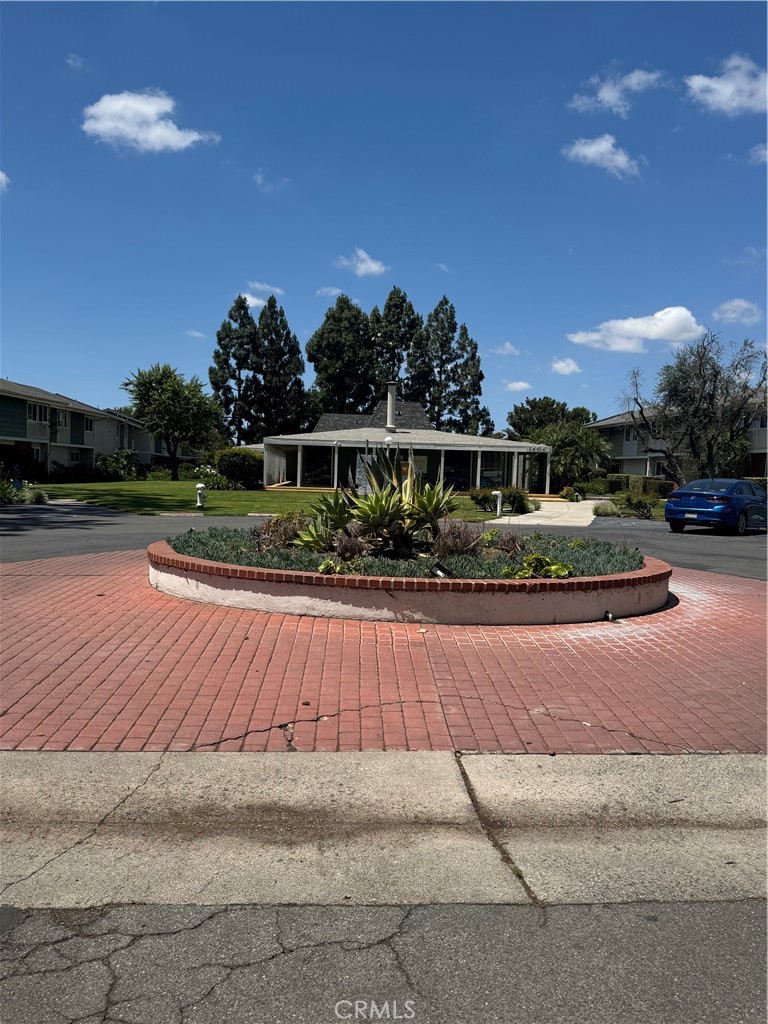 1404 N Tustin Avenue N Y3