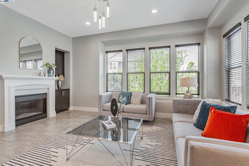 TOWN SQUARE - Residential