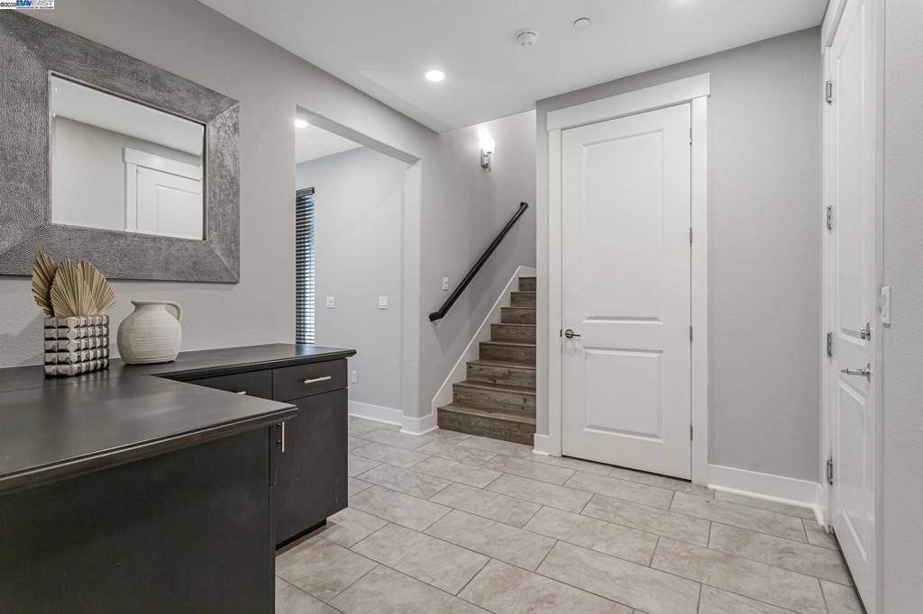 TOWN SQUARE - Residential