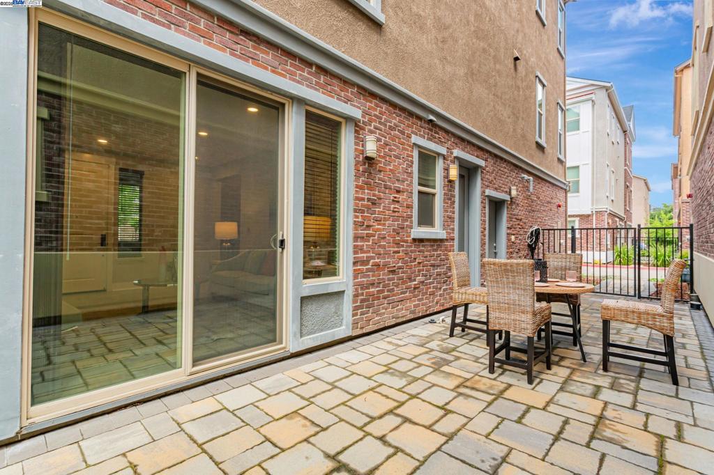 TOWN SQUARE - Residential