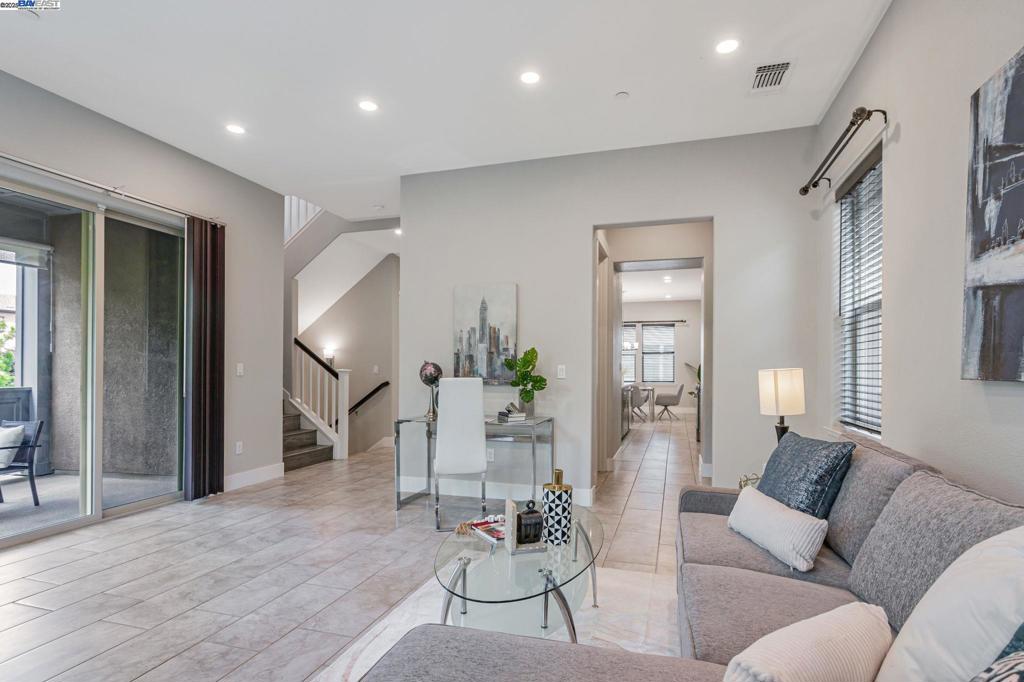 TOWN SQUARE - Residential