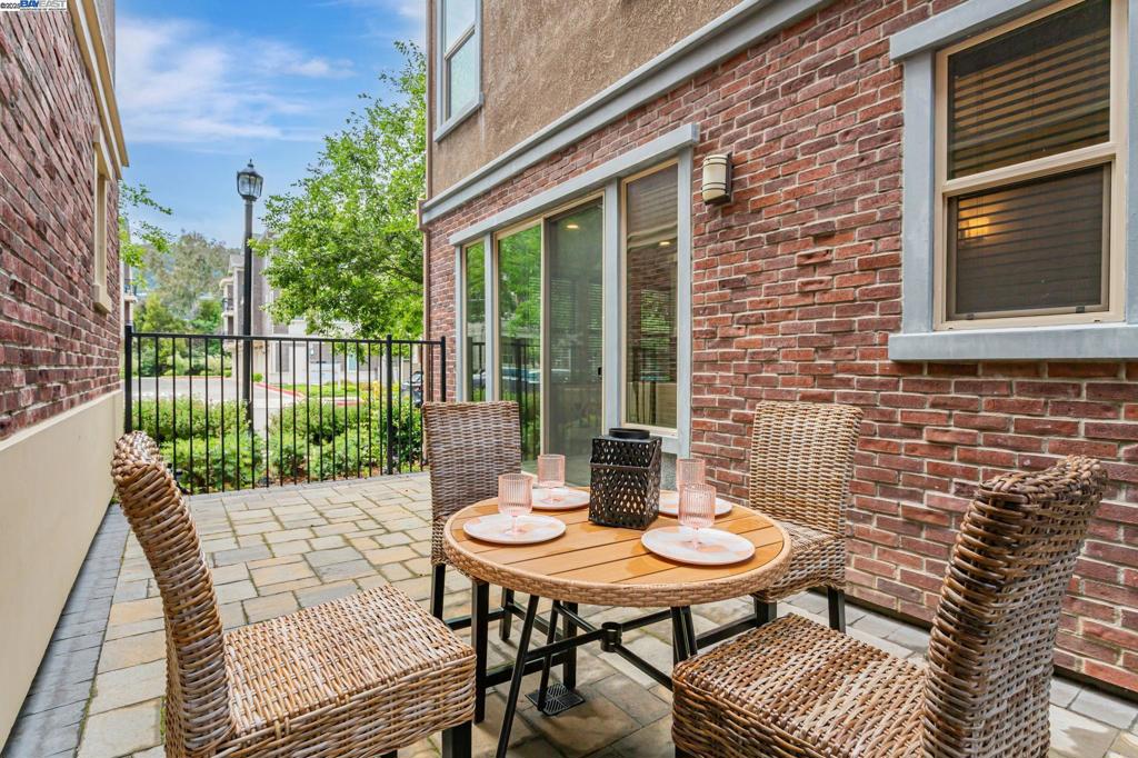 TOWN SQUARE - Residential