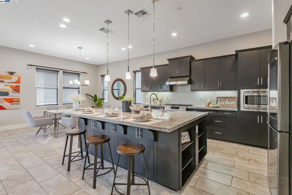 TOWN SQUARE - Residential