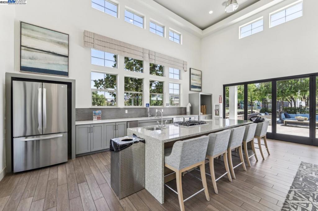 TOWN SQUARE - Residential