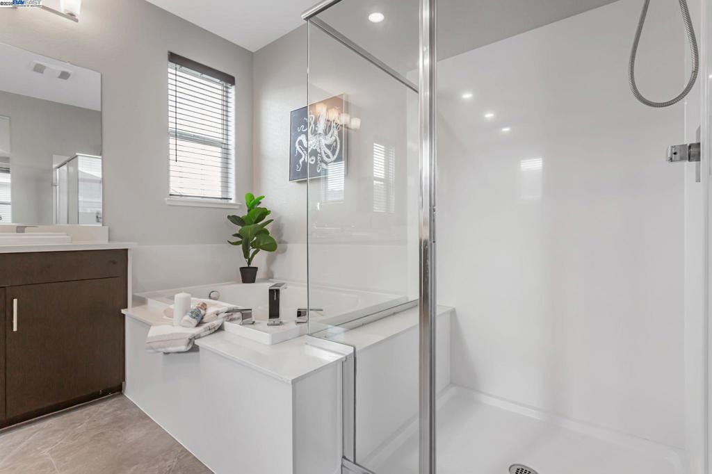 TOWN SQUARE - Residential