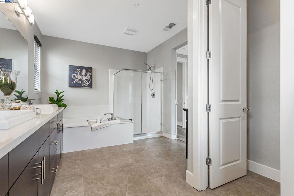 TOWN SQUARE - Residential