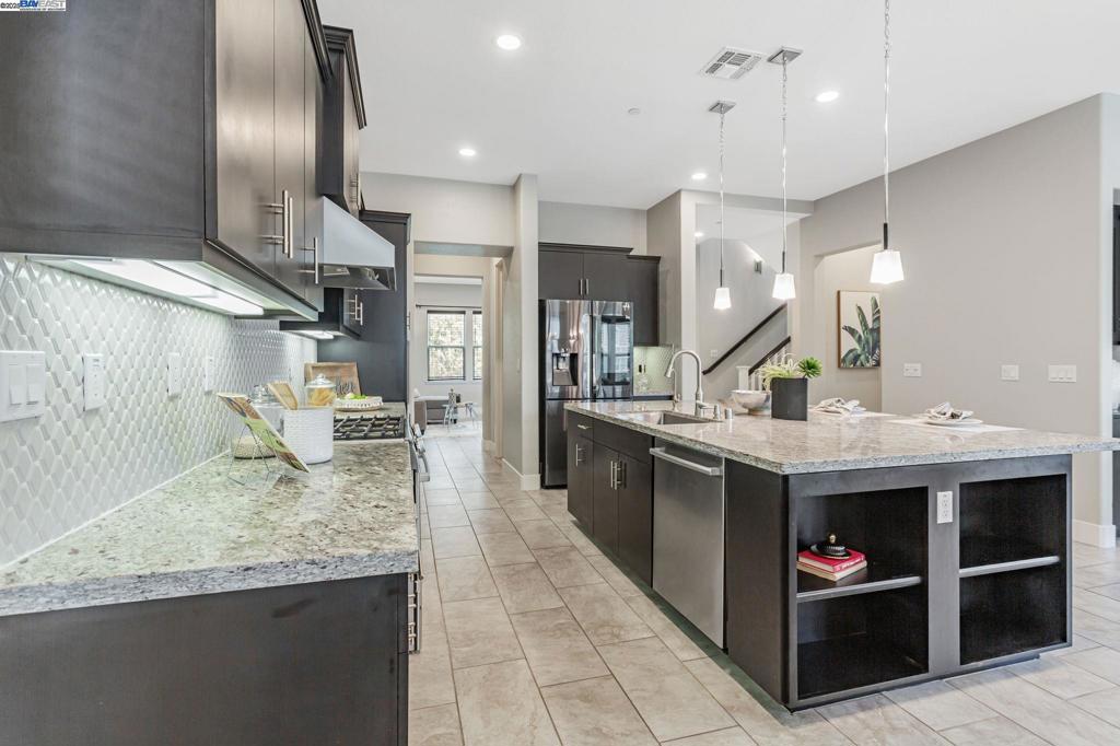 TOWN SQUARE - Residential