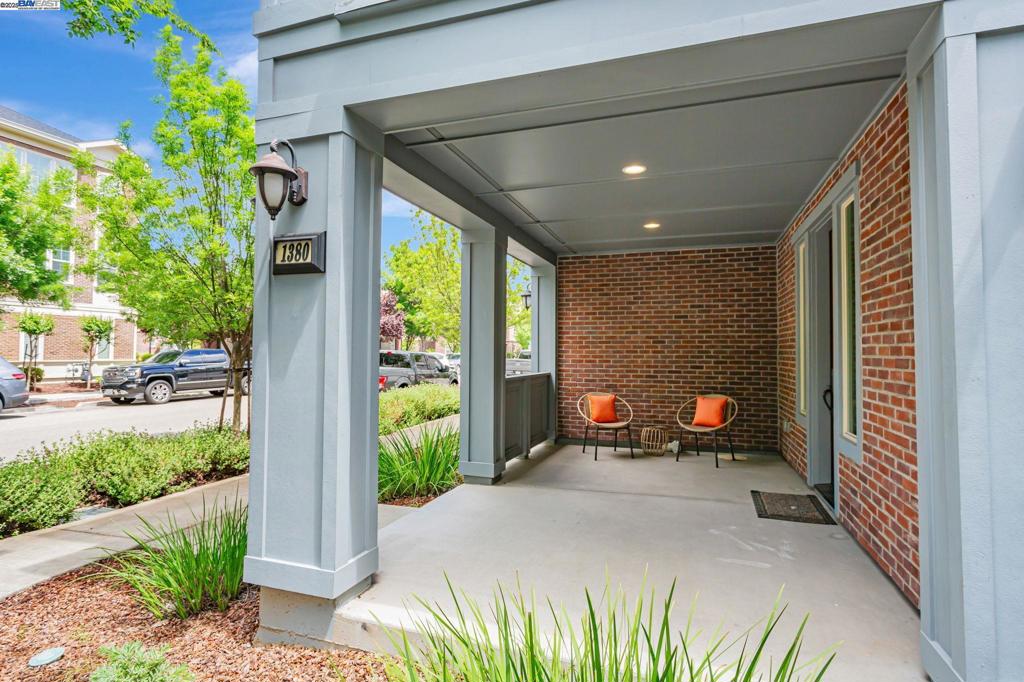 TOWN SQUARE - Residential