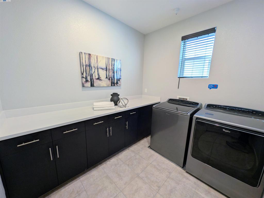 TOWN SQUARE - Residential