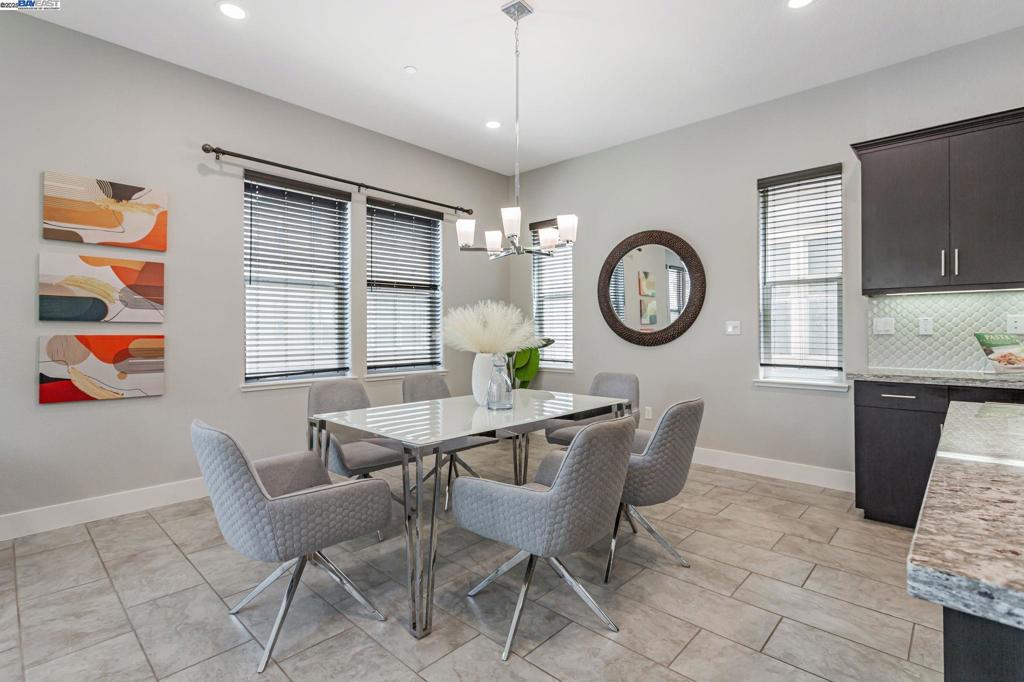 TOWN SQUARE - Residential