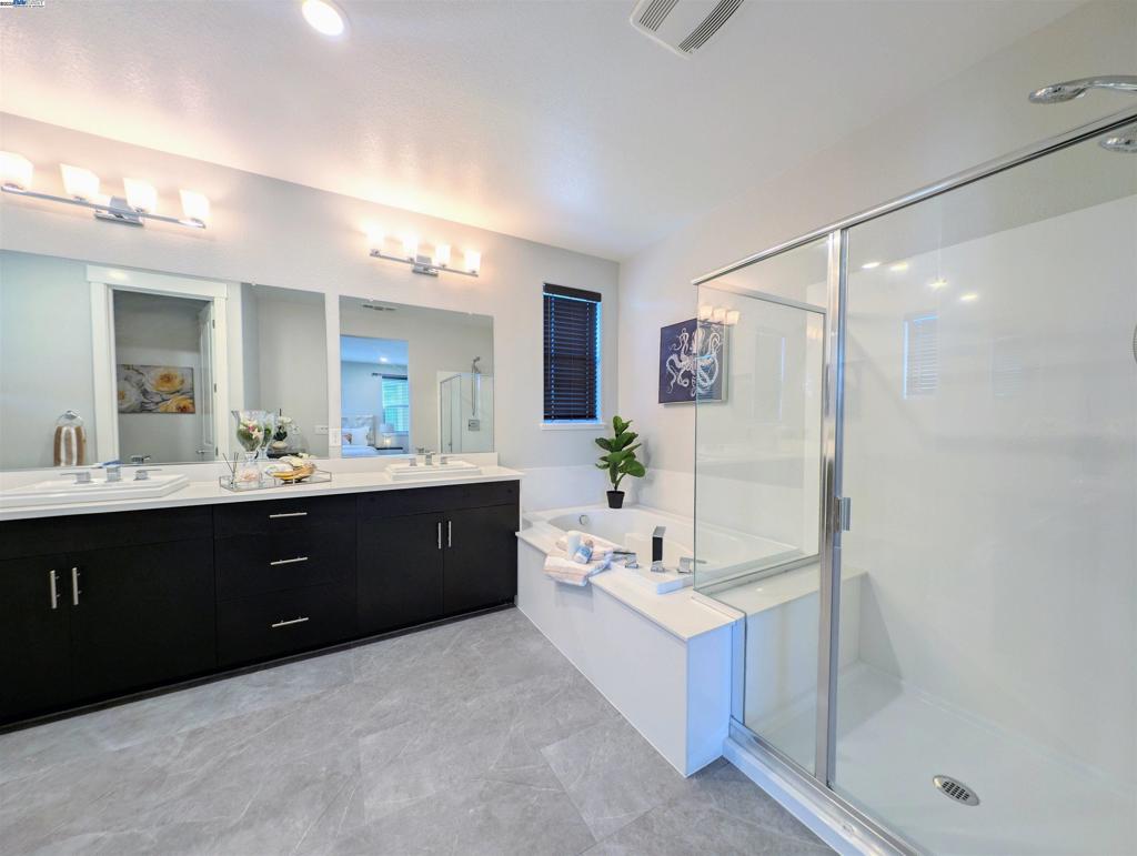 TOWN SQUARE - Residential