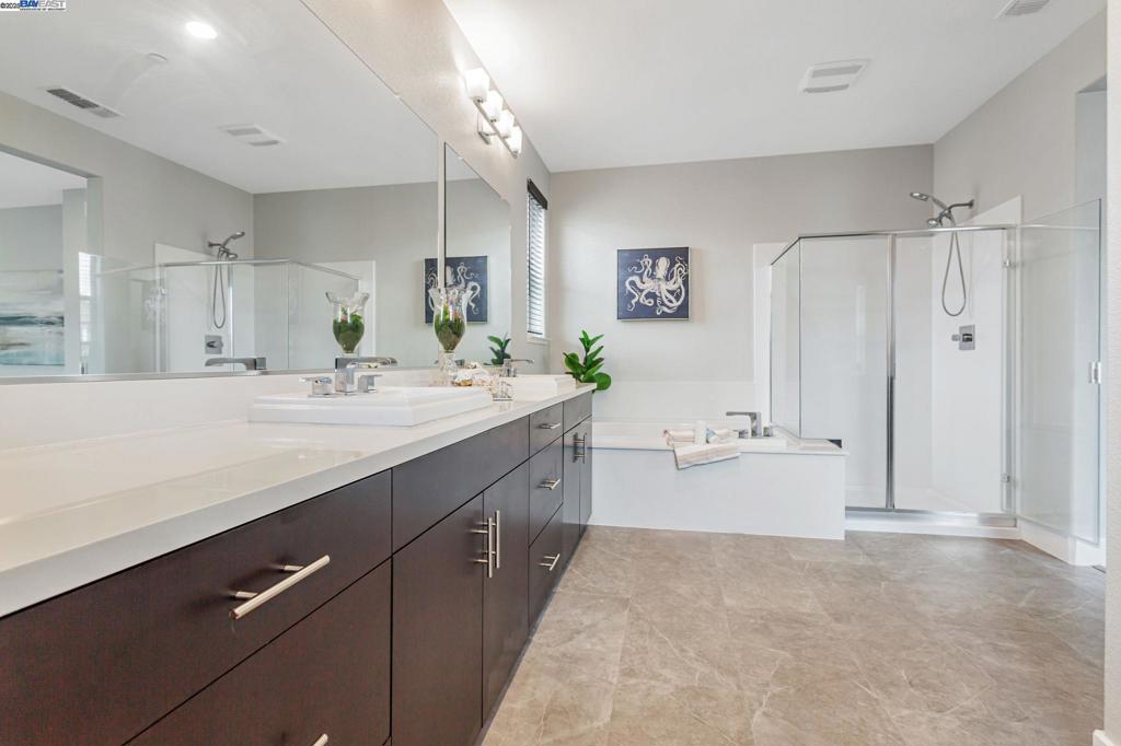 TOWN SQUARE - Residential