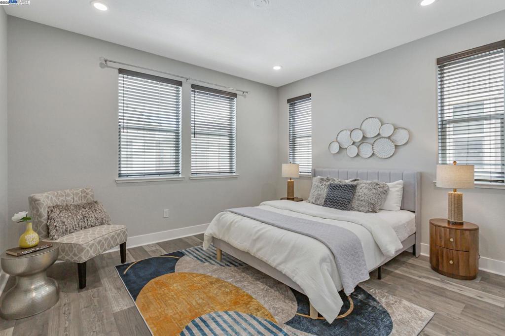 TOWN SQUARE - Residential