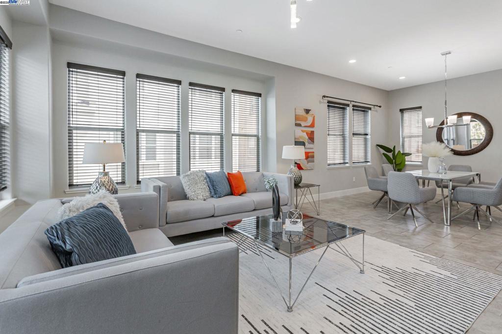 TOWN SQUARE - Residential