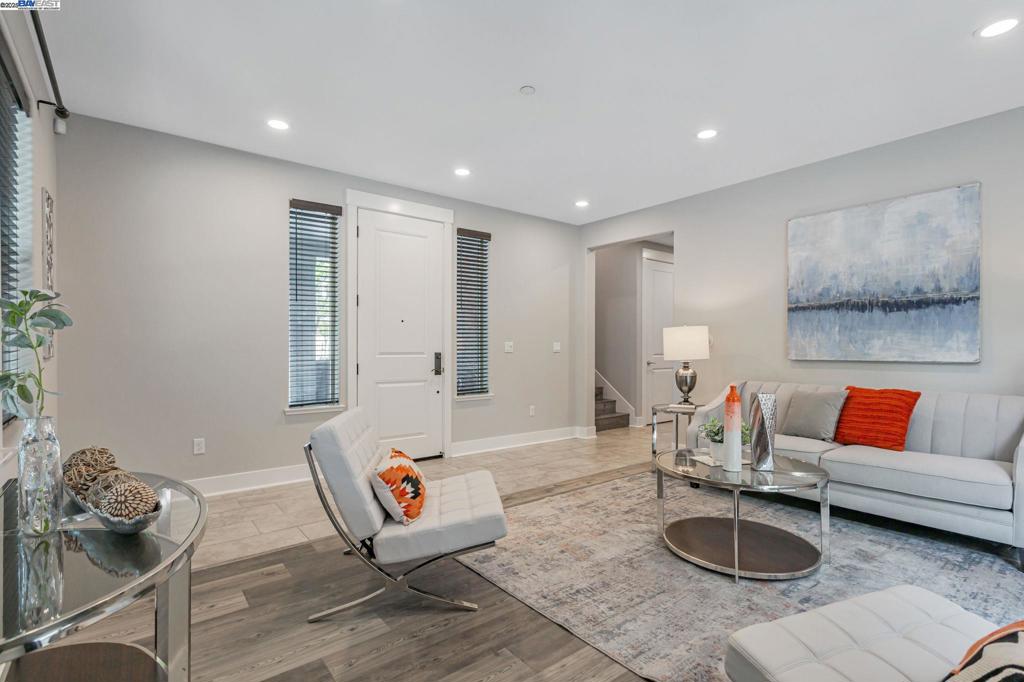 TOWN SQUARE - Residential