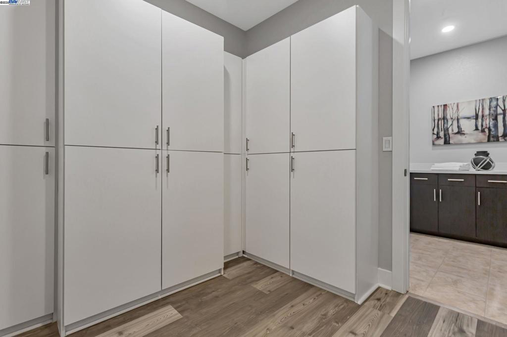 TOWN SQUARE - Residential