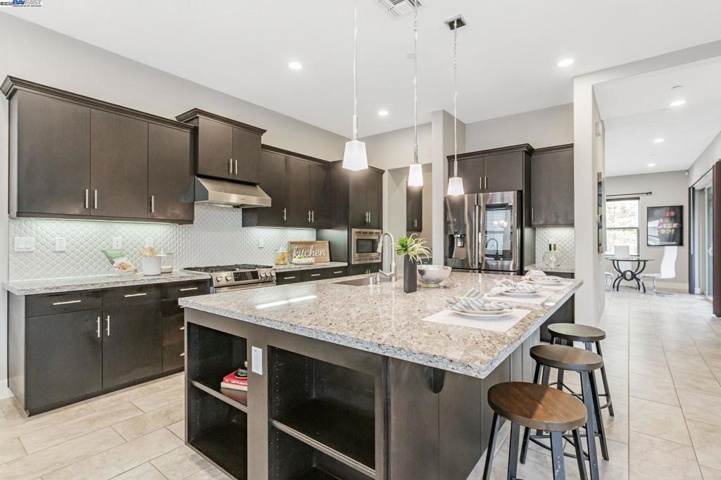 TOWN SQUARE - Residential