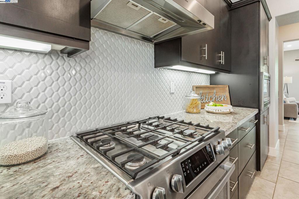 TOWN SQUARE - Residential