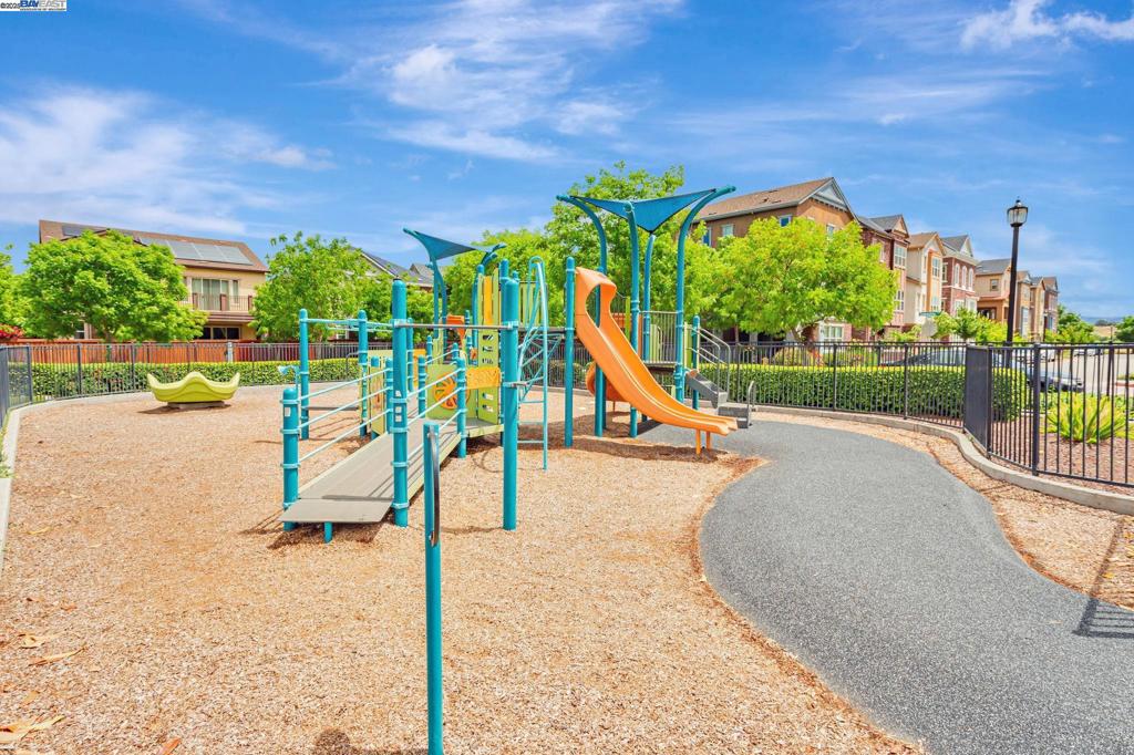 TOWN SQUARE - Residential