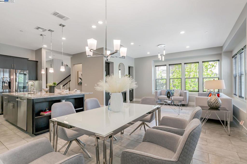 TOWN SQUARE - Residential