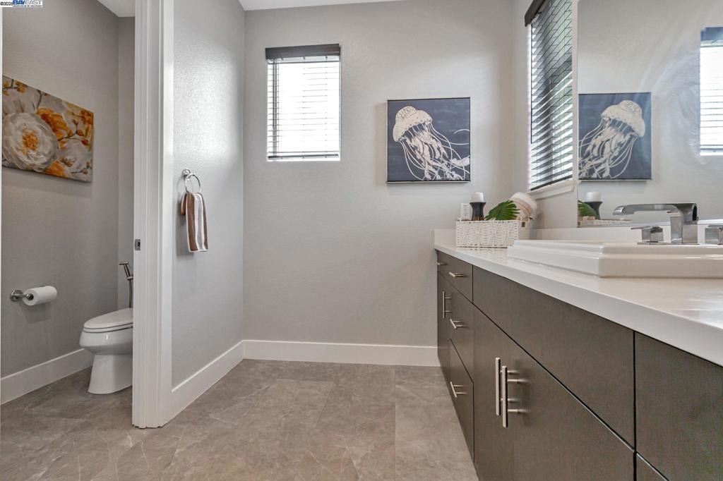 TOWN SQUARE - Residential