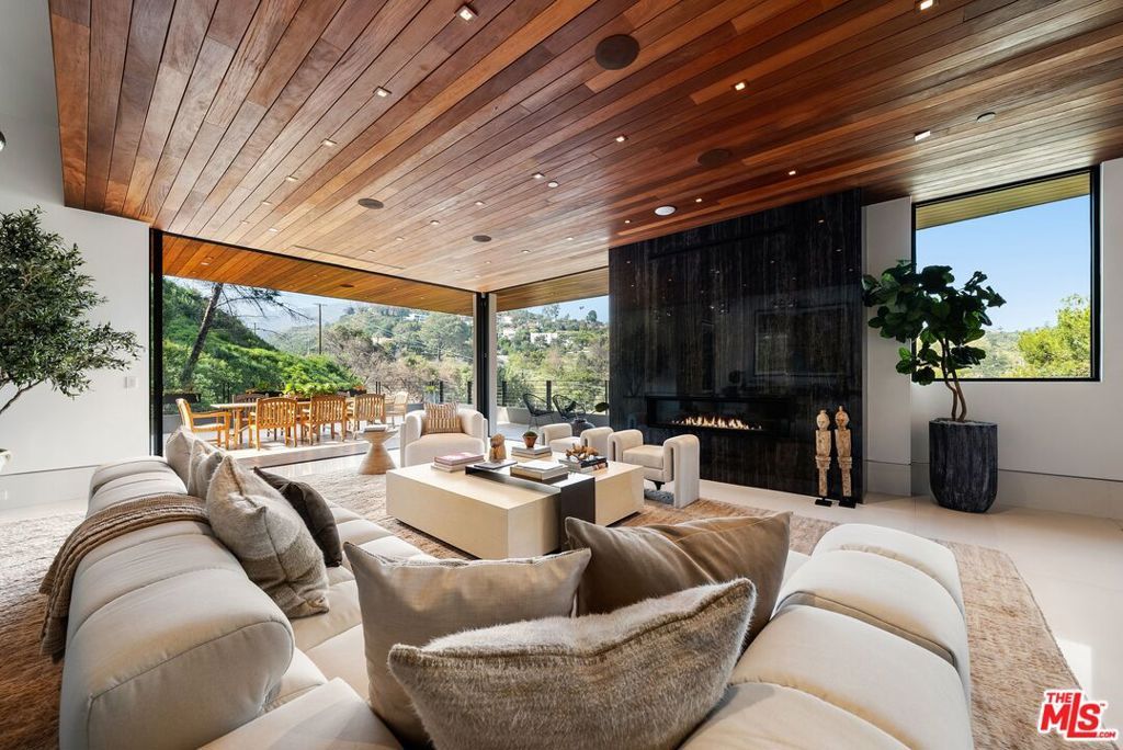 Photo of 17335 Tramonto Drive, Pacific Palisades, CA 90272 (MLS # 26671689)