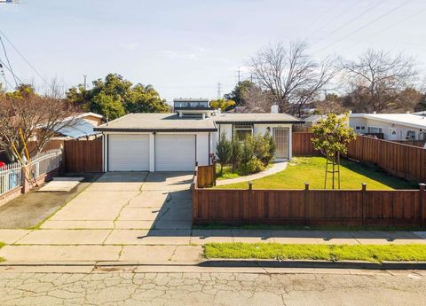 Photo of 2720 Fordham St St, East Palo Alto, CA 94303 (MLS # 41114704)