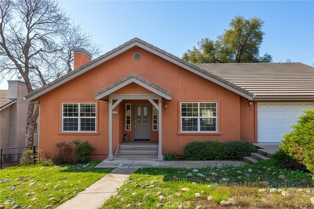 5301 Farfalla Circle
